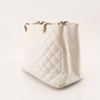Chanel,.