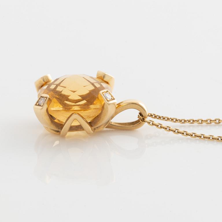 Chimento, pendant with chain, gold with citrine and brilliant-cut diamonds.
