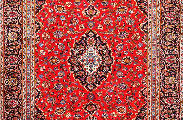 A Keshan carpet, c. 330 x 245 cm.