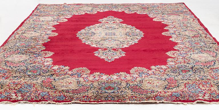 Rug, Kerman, approx. 386 x 294 cm.