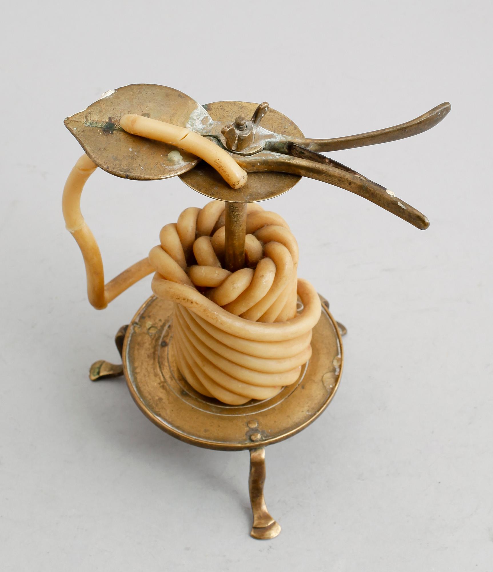 VAXSTAPELSTÄLL, mässing, sent 1700-/tidigt 1800-tal.