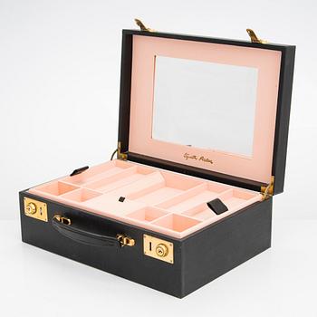 A mid-20th-century vanity box, Elizabeth Arden.