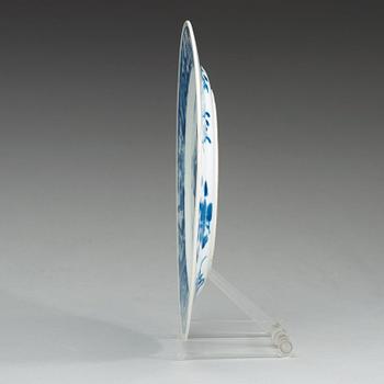 A blue and white dish, Qing dynasty, Kangxi (1662-1722).