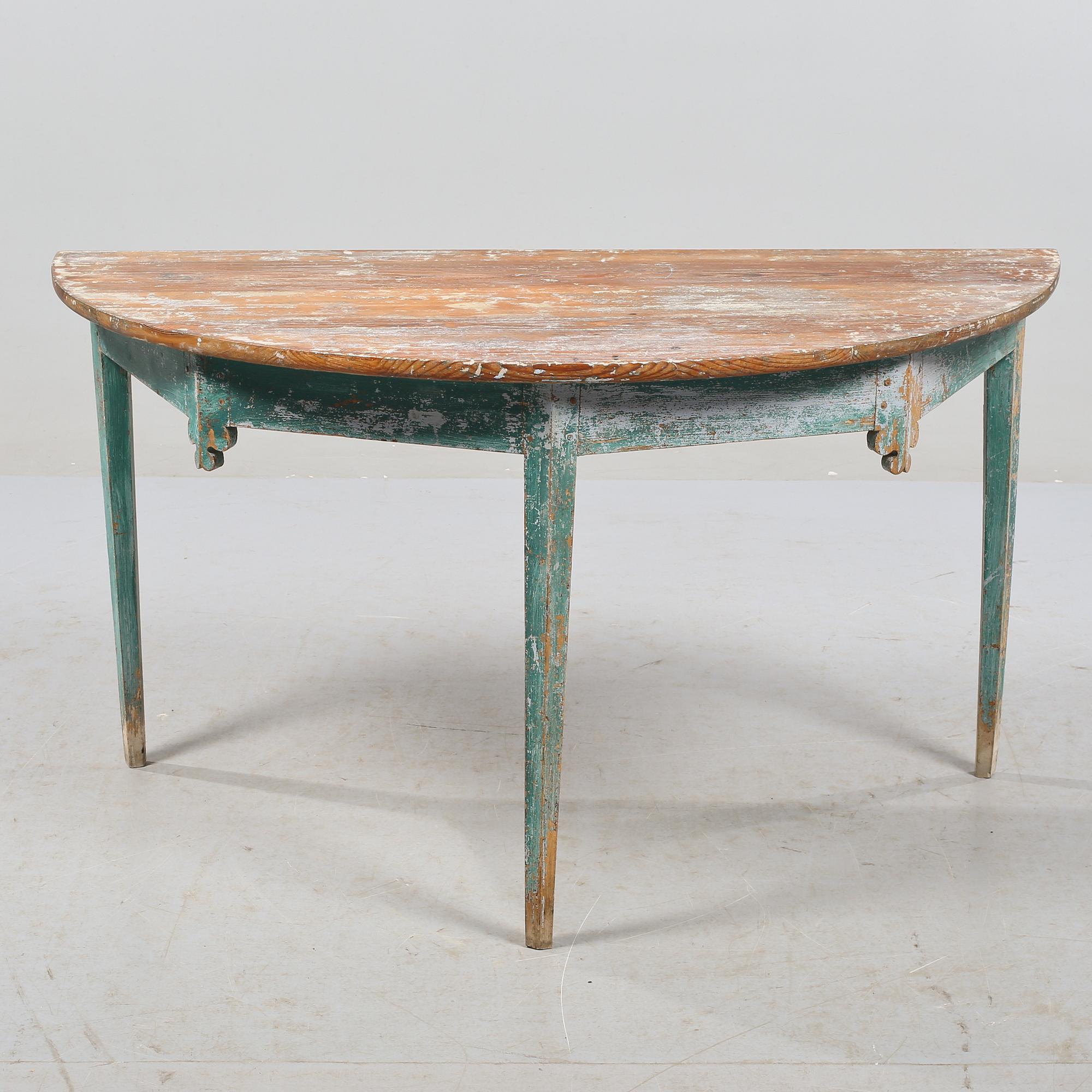 HALVMÅNEBORD, 1800-tal.