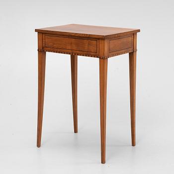 An elm wood veneered sewing table, early 19th Century.