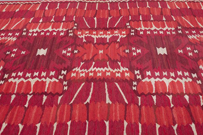 Barbro Nilsson, A CARPET, "Strålblomman, röd", flat weave, ca 313,5 x 200-202,5 cm, signed AB MMF BN.