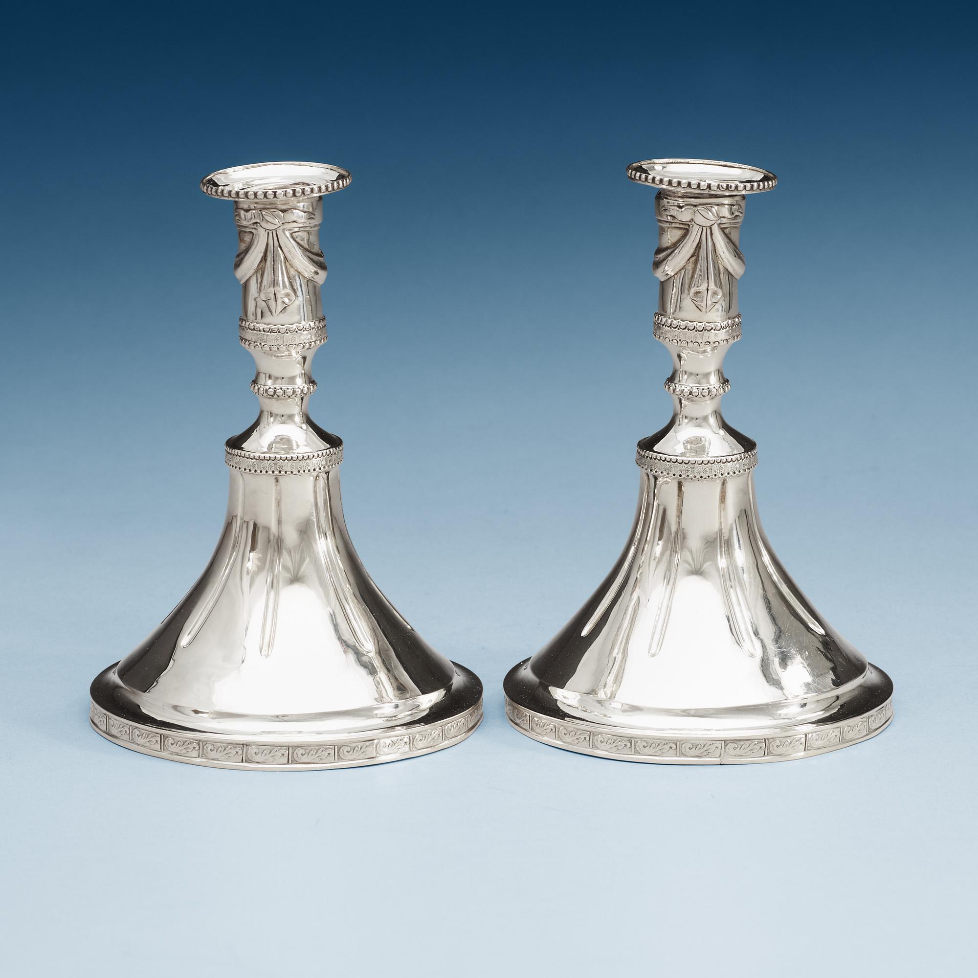 LJUSSTAKAR, s.k. spelstakar, ett par, av Johan Bergengren, Kristianstad 1780. Gustavianska.