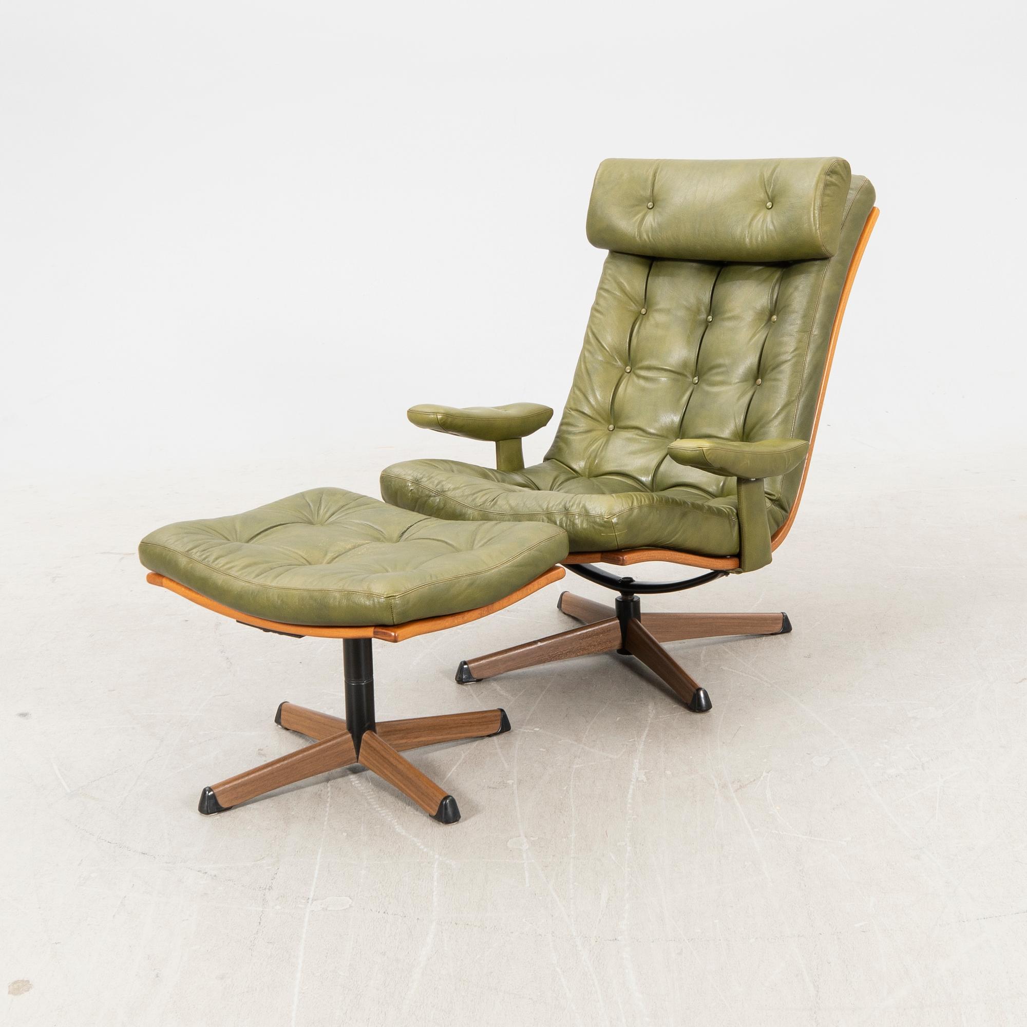 A 1970s Delfin recliner with stool by Gote mobler. Bukowskis