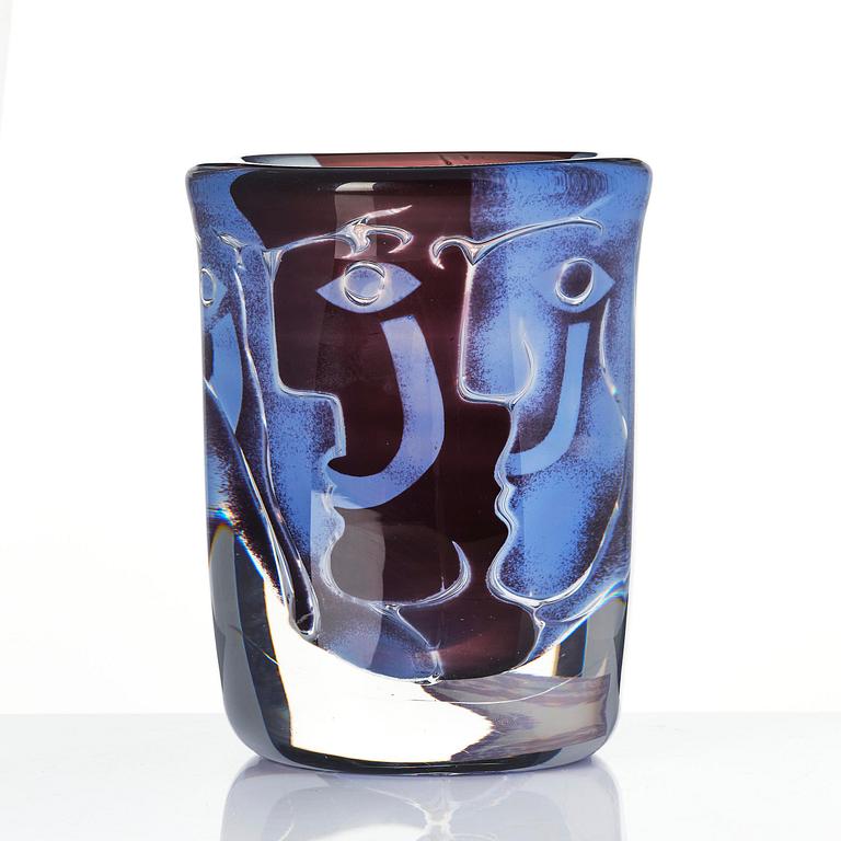 Ingeborg Lundin, an Ariel glass vase "Faces", Orrefors 1986.