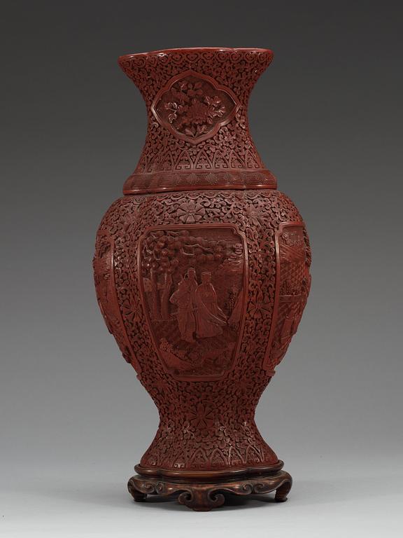 A red lacquer vase, Qing dynasty.