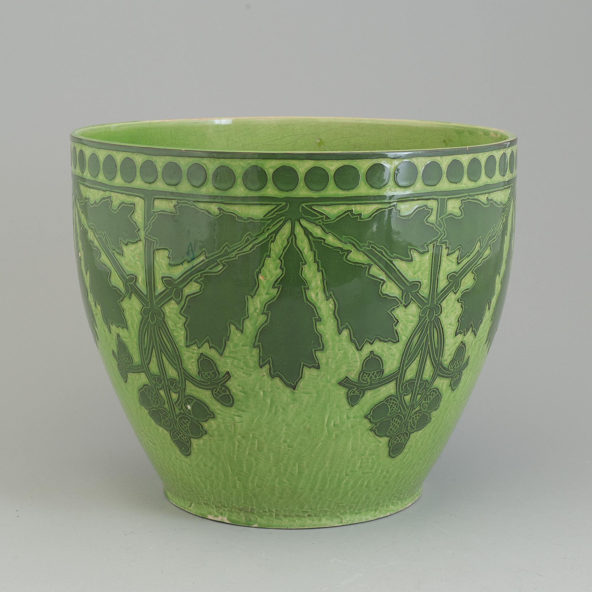 GUNNAR WENNERBERG,  ytterfoder, porslin, sgrafitto, Gustafsberg, signerat G Wennerberg och daterat 1902.