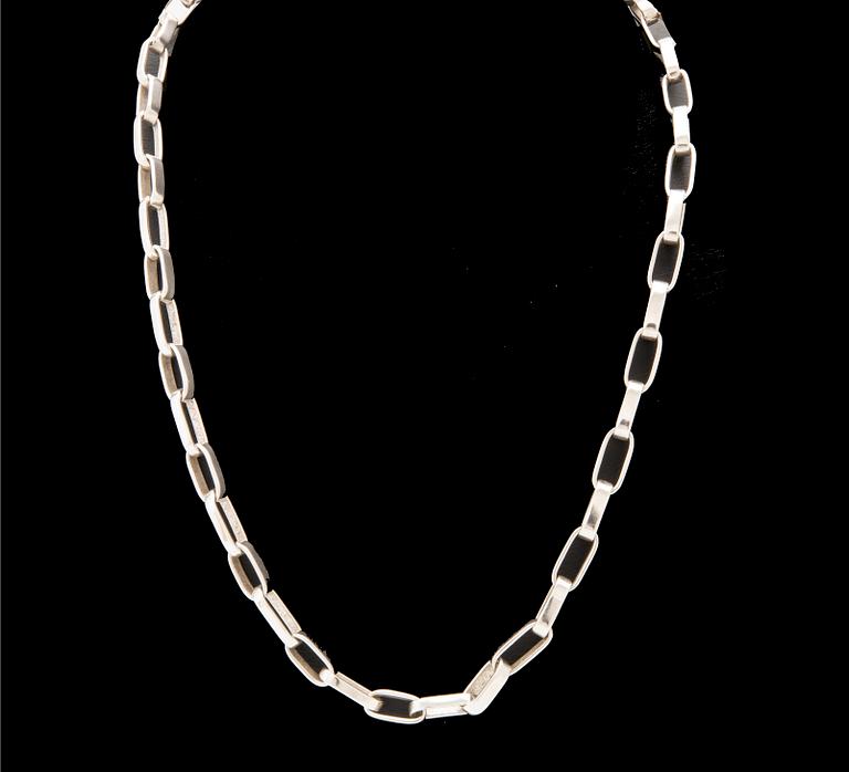 A silver necklace by Sven-Erik Högberg, Gothenburg 1990.