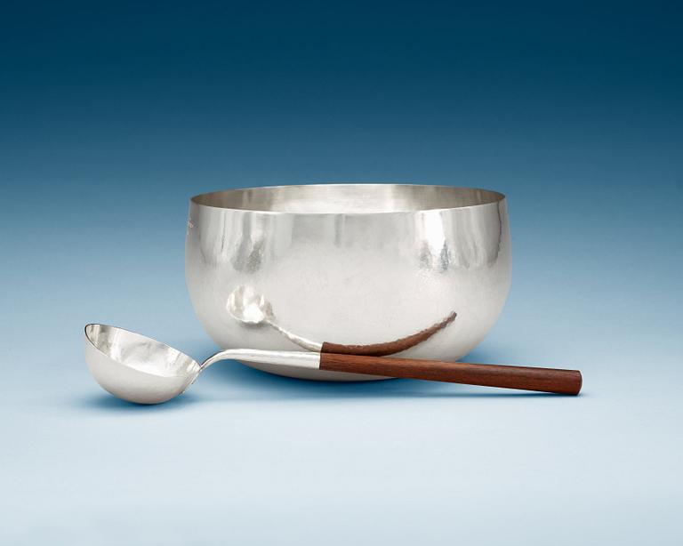A Tapio Wirkkala bowl and ladle, Kultakeskus OY, Finland 1976-77, 830/1000 silver.