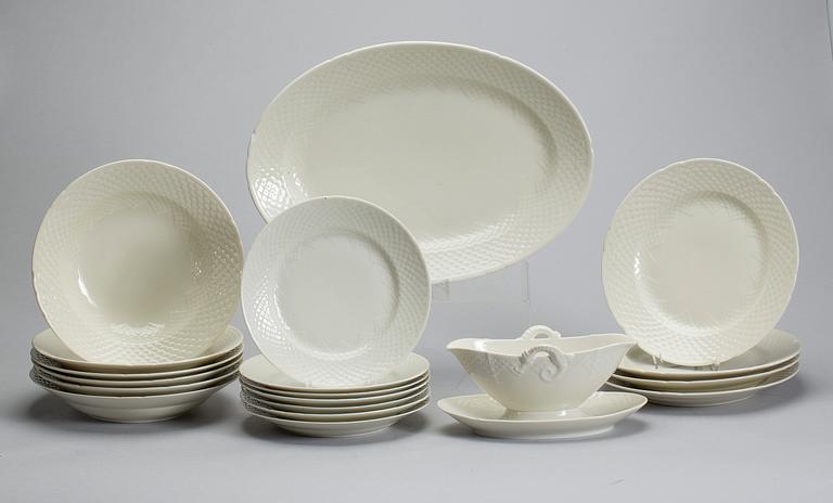 SERVISDELAR, 19 st, porslin, Bing & Gröndahl, Danmark.