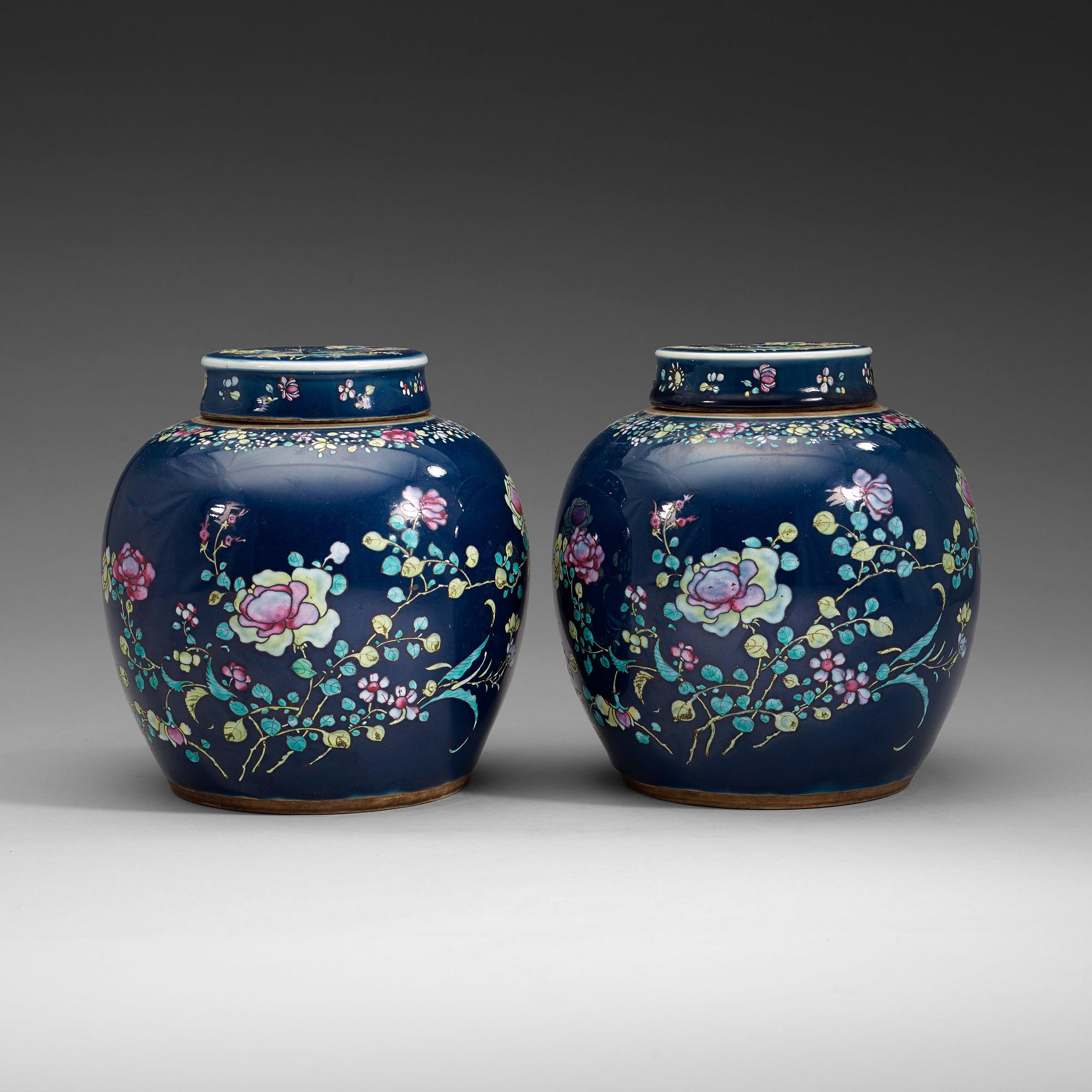 A pair of famille rose and powder blue jars with covers, Qing dynastin, Qianlong (1736-95).