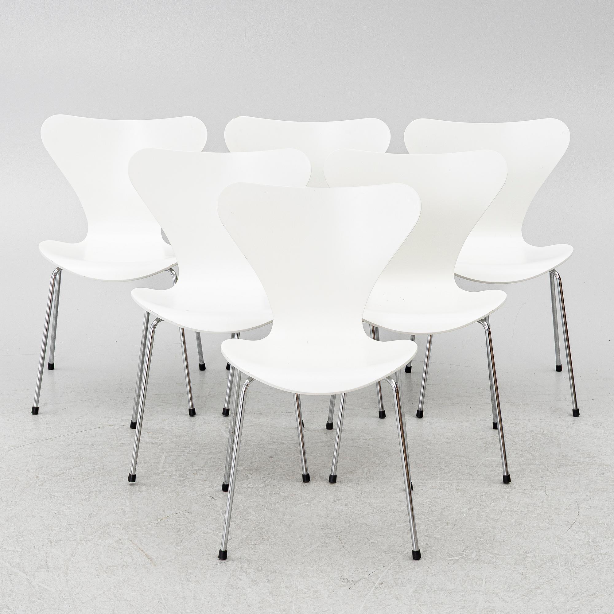 Arne Jacobsen, six 'Series 7' chairs, Fritz Hansen, Denmark, 2002.