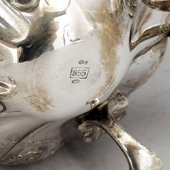 TEKANNA, silver, svenska importstämplar, rokokostil 1900-tal.. Vikt 916 gram.