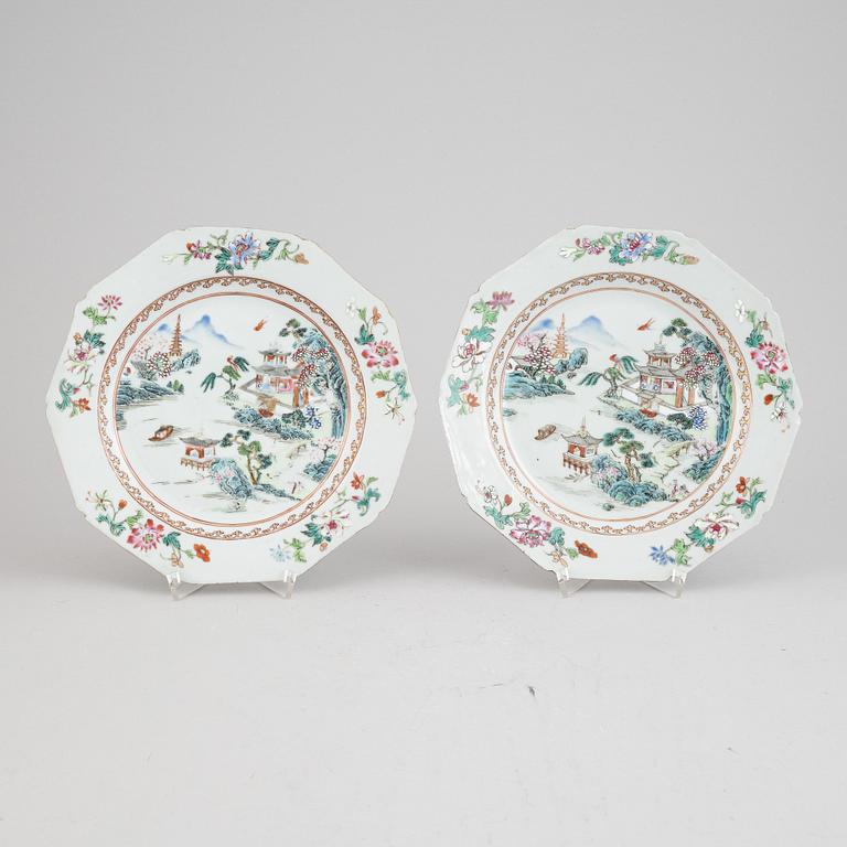 A pair of Chinese porcelain famille rose plates, Qing dynasty, Qianlong (1736-1795).