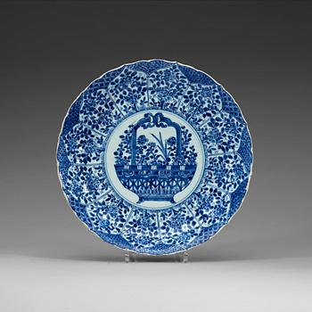 402. A blue and white Lotus shaped dish, Qing dynstin, Kangxi (1662-1722).