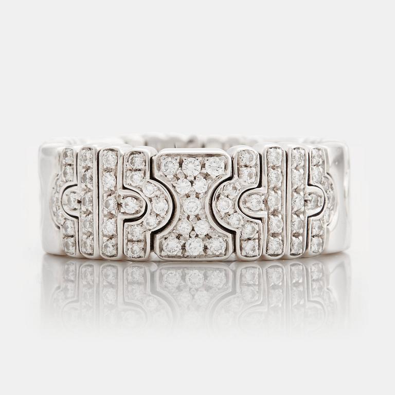 BULGARI, ring med briljantslipade diamanter.