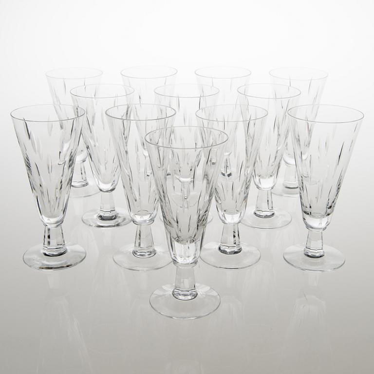 SAARA HOPEA 71-piece Inari crystal stemware set for Nuutajärvi. Designed in 1953.