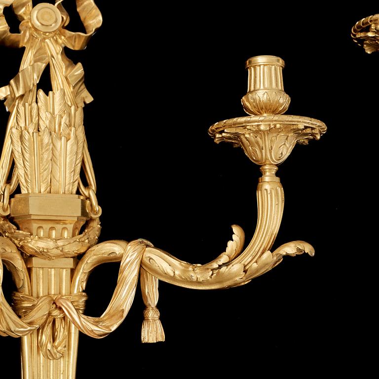 APPLIQUER, för två ljus, fyra stycken, av Victor Paillard (1805-1886). Louis XVI-stil, 1800-talets andra hälft.