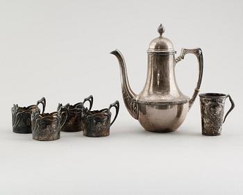 KAFFEKANNA, TEGLASHÅLLARE, 4 ST SAMT MUGG, silver, Tyskland, omkring år 1900. Vikt ca 920 gram.