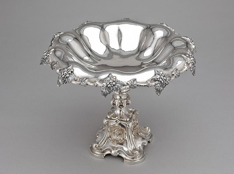 UPPSATSSKÅL, silver, nyrokoko, Lars Larson & Co, Göteborg, 1861. Tot vikt ca 947g.