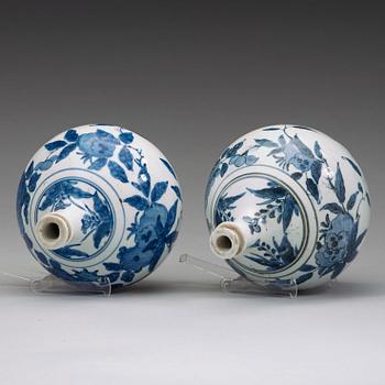 Two blue and white Japanese vases/bottles, Genroku, circa 1700.