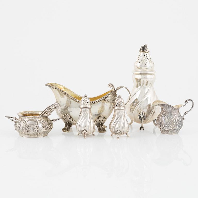 Seven silver items, 20th century.