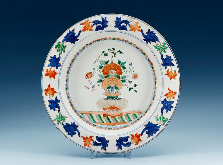 A famille verte charger, Qing dynasty, Kangxi (1662-1722).