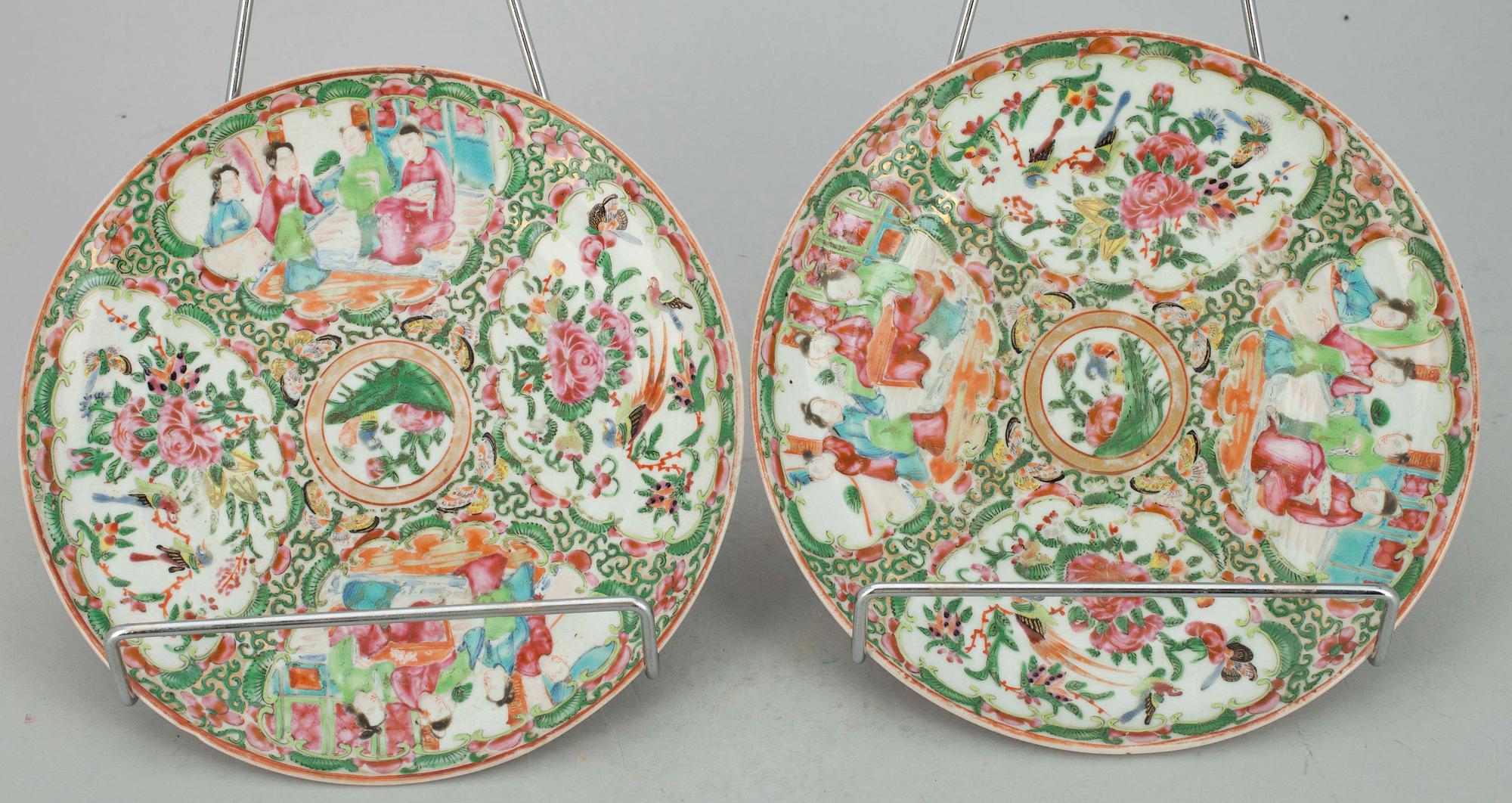 TALLRIKAR, 2 st, porslin, Kina, Kanton, sekelskiftet 1800/1900-tal.