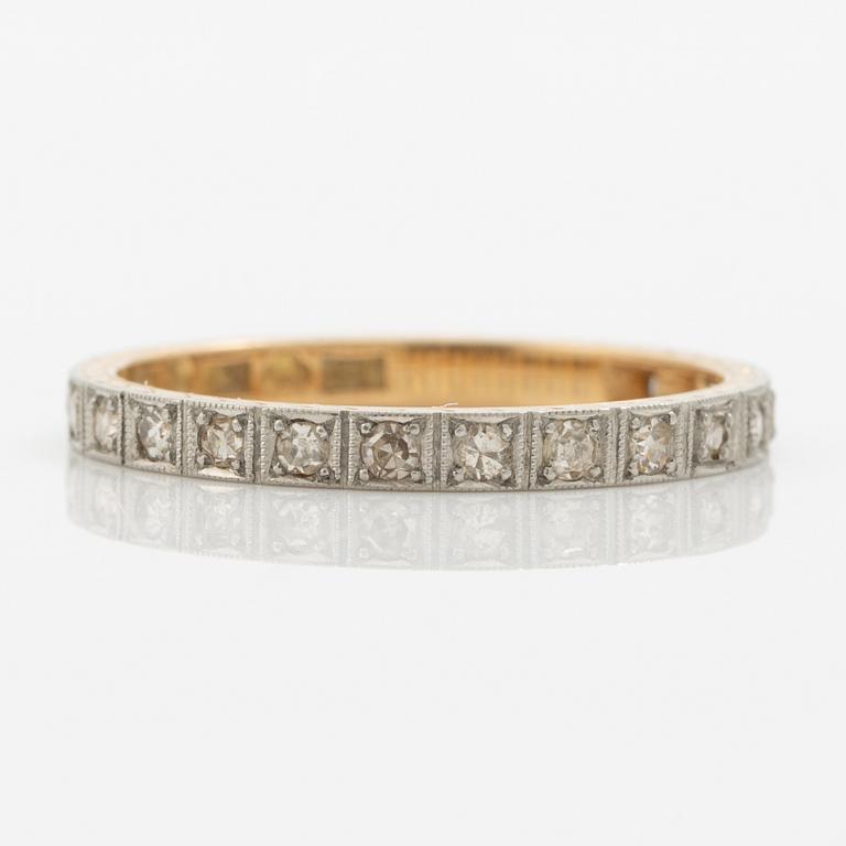Ring 18K gold with eight-cut diamonds.