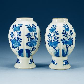1717. Two blue and white vases, Qing dynasty, Kangxi (1662-1722).