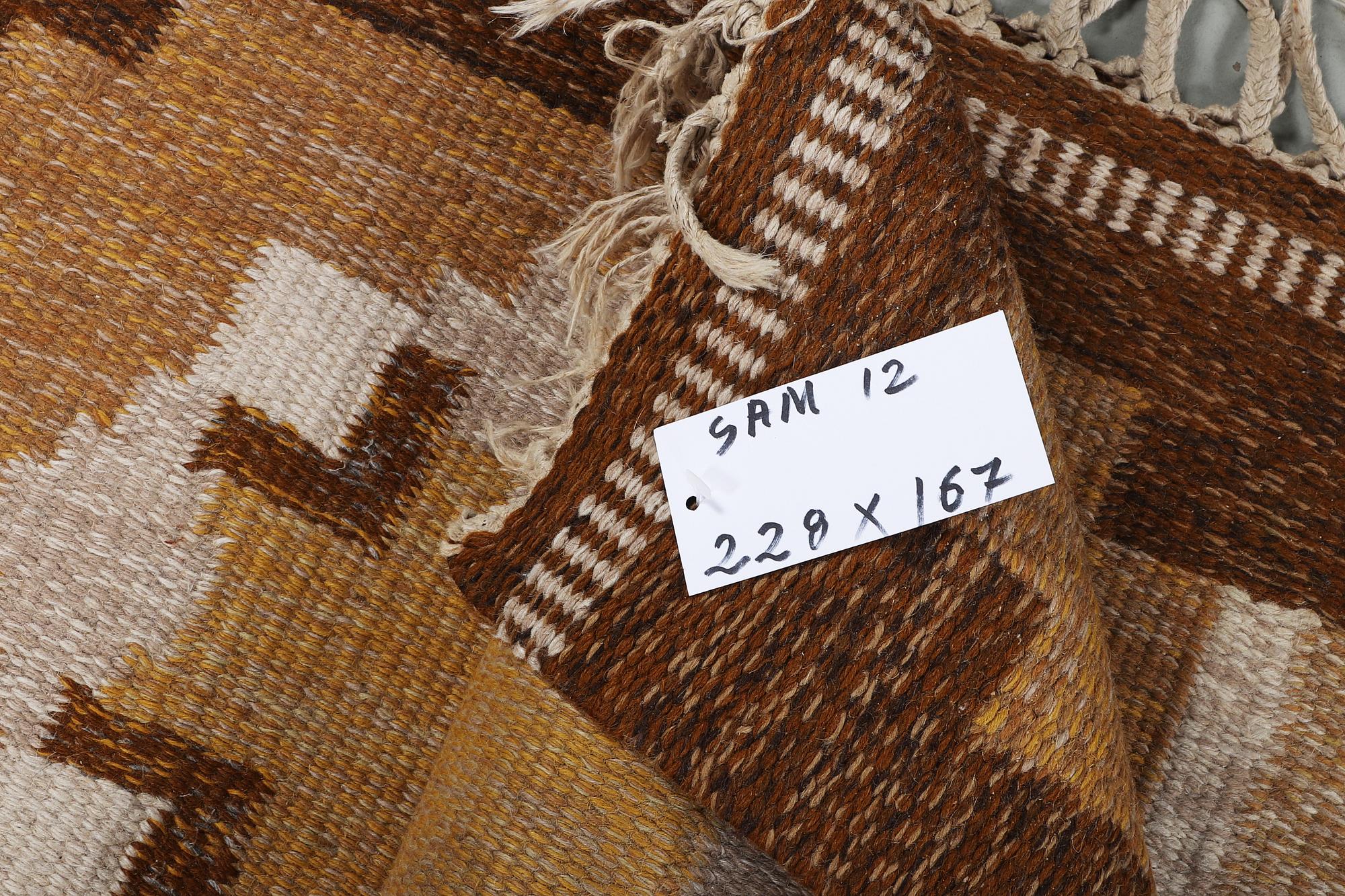 Ingegerd silow, a flat weave carpet, signed IS, ca 228 x 167 cm.