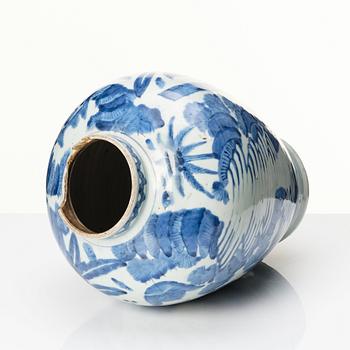 A Japanese blue and white vase, 17th century.