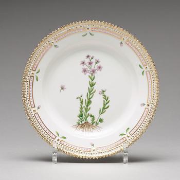ASSIETTER, 12 stycken, porslin. "Flora Danica", Royal Copenhagen, Danmark, 1900-tal.