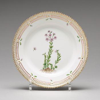 A set of 12 Royal Copenhagen "Flora Dancia" plates, 20th Century.