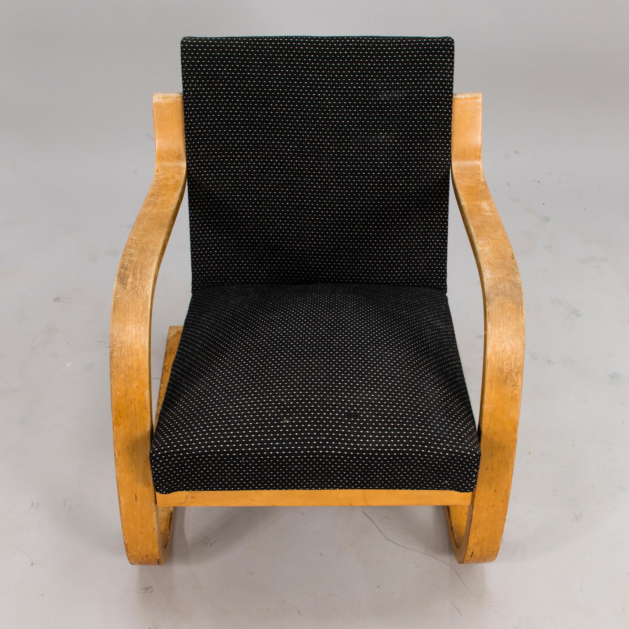 ALVAR AALTO, A 1940s '34/402' armchair for  O.Y. Huonekalu- ja Rakennustyötehdas A.B. Finland.