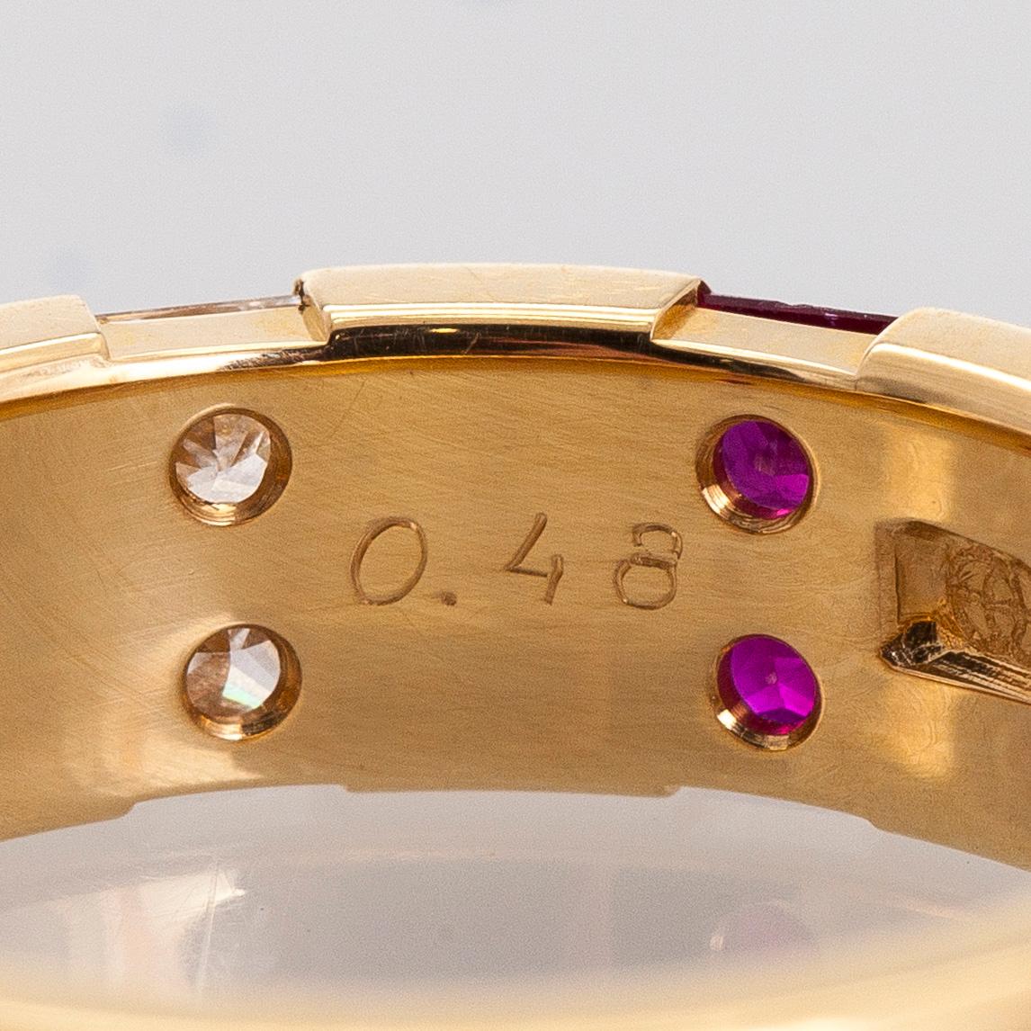 Engelbert, sormus, kultaa rubiineja ja prinsessahiontaisia timantteja.