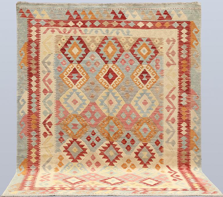 A Kilim rug, approx. 247 x 191 cm.