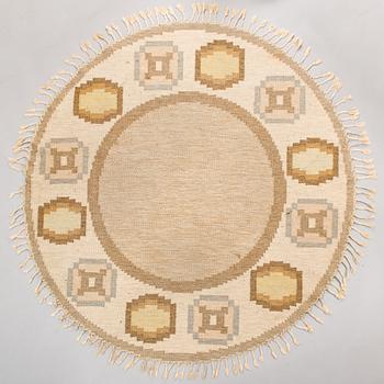 Ingegerd Silow, a flat weave carpet 'Torvalla. Circa 200 cm.