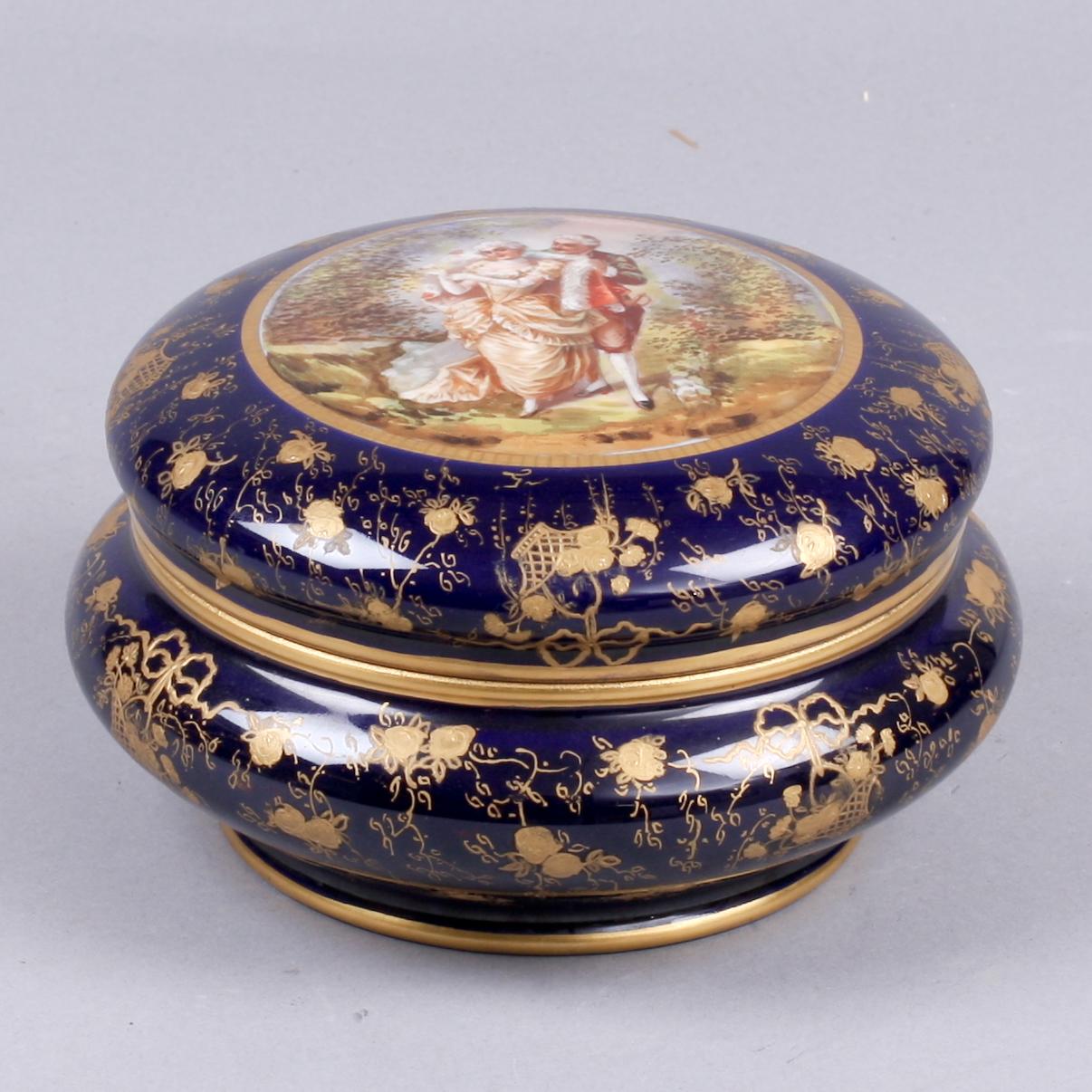 DOSA MED LOCK, porslin, A. Golse, Sèvres. 1900-tal.