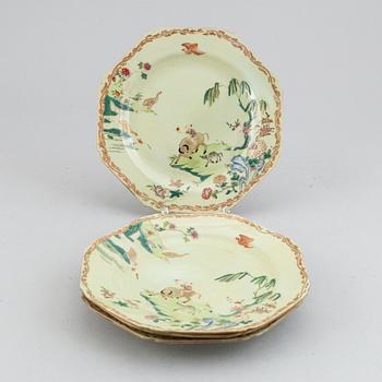 Six (4+2) famille rose export porcelain dishes, Qing dynasty, Qianlong (1736-95).