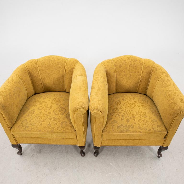 A pair of 1920/30s armchairs.