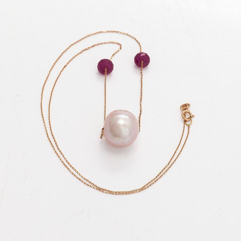 Necklace, cultured pearl, corundum, 14K gold.