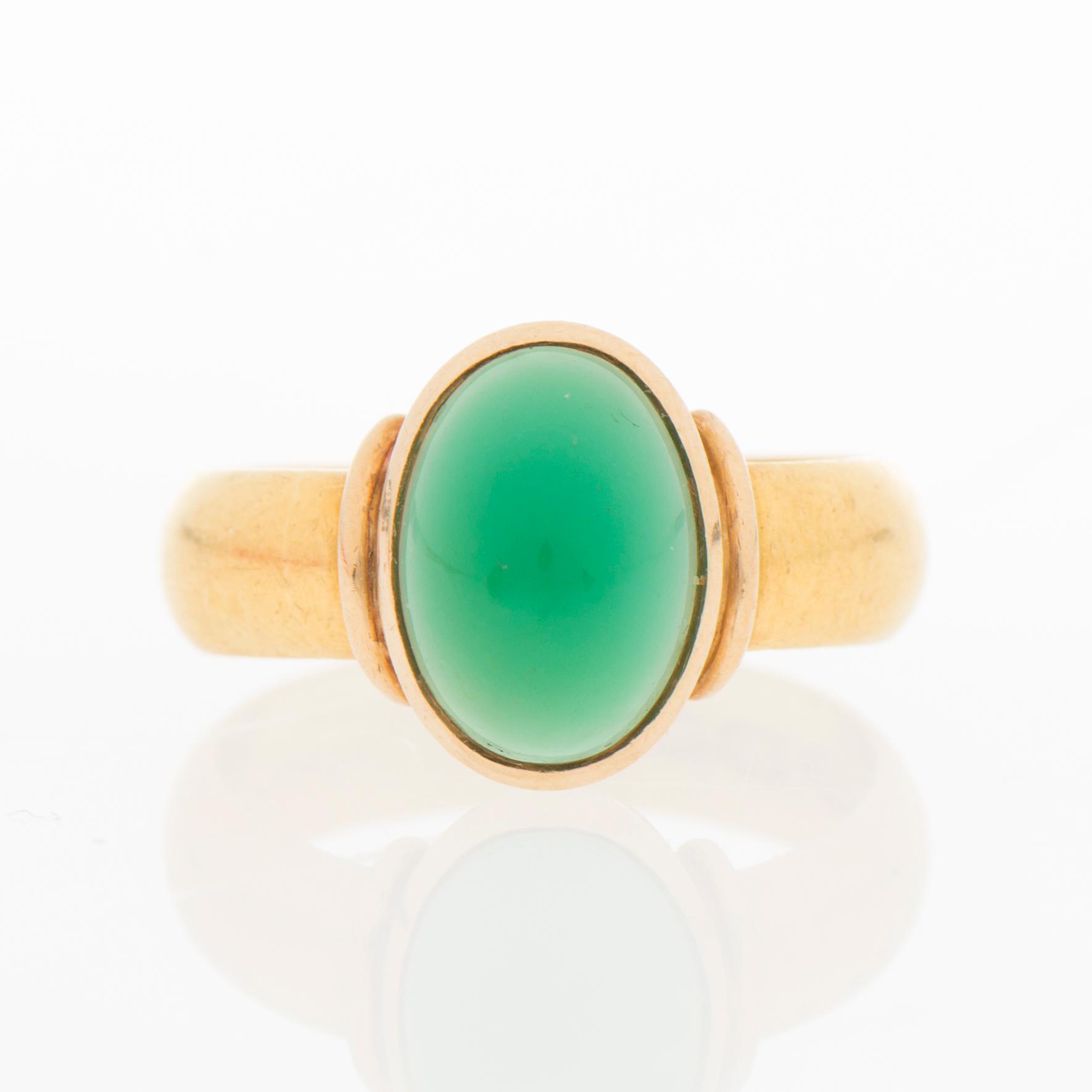 A RING, cabochon cut chalcedony, 23K gold. Turku Finland 1906.