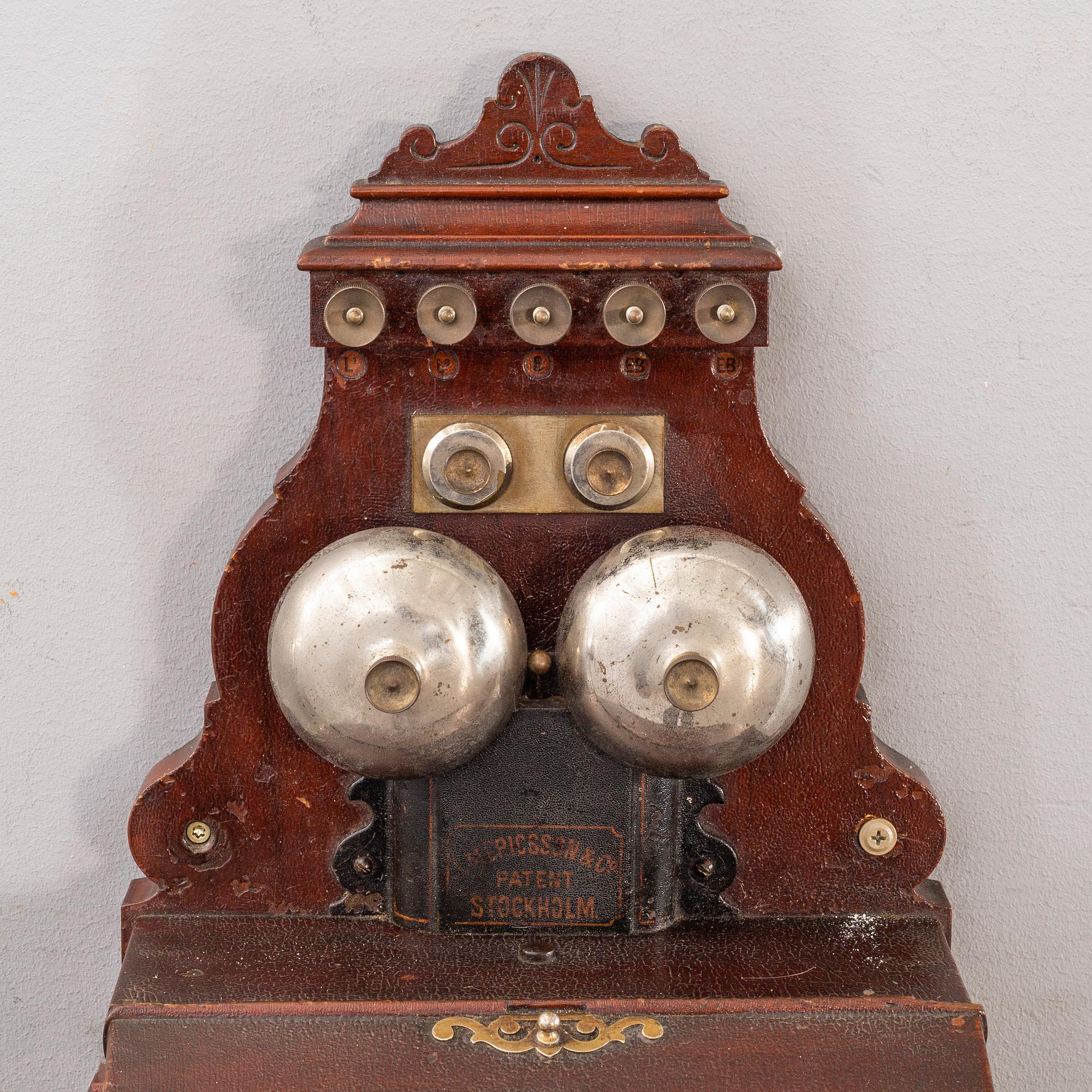 VÄGGTELEFON LM Ericsson &Co Stockholm, Omkring 1900.