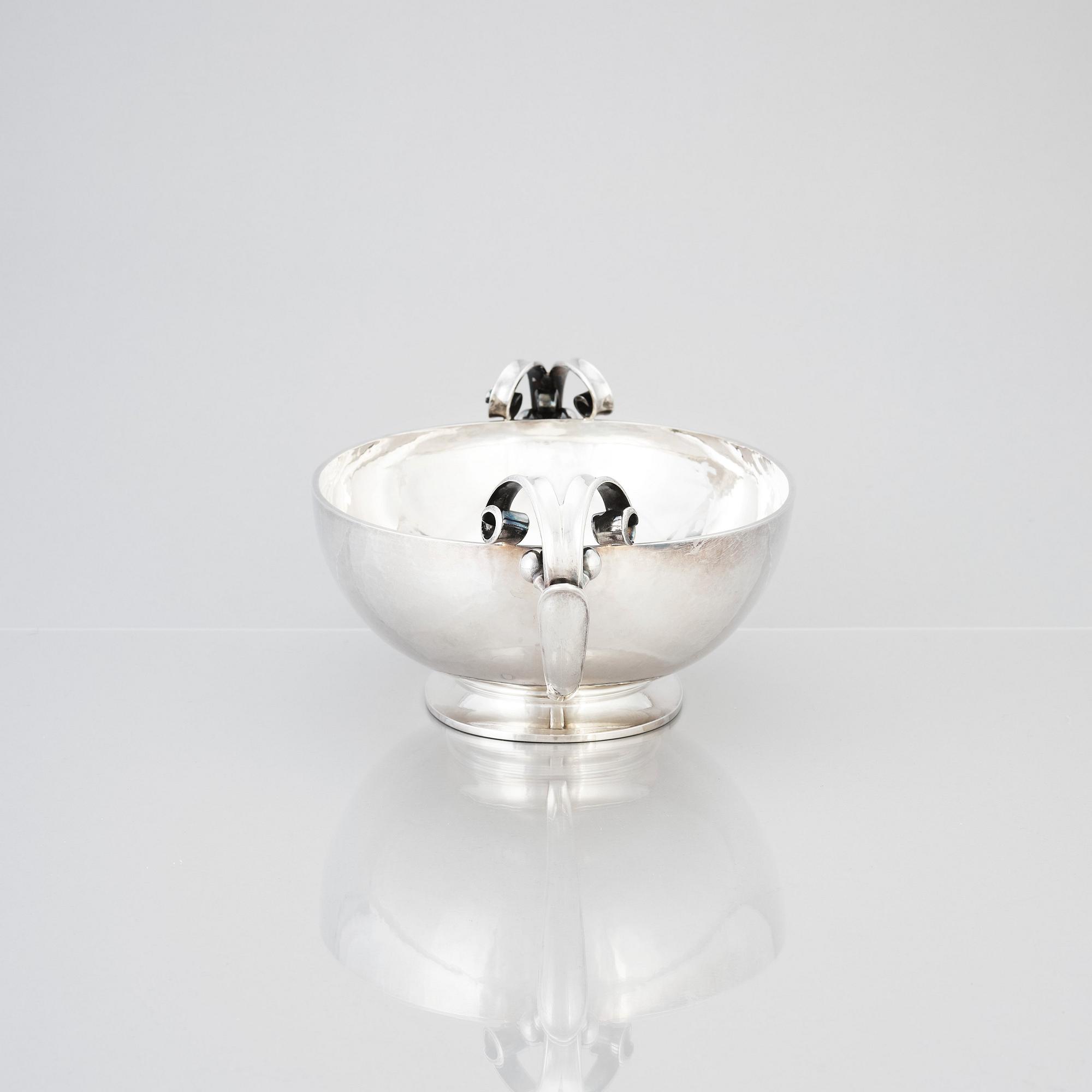 Harald Nielsen, a sterling silver jardinière, Georg Jensen, Copenhagen 1945-77, design nr 622B.