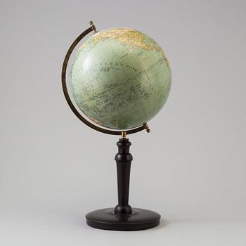 A globe from Nordiska Skolmaterielförlaget, Gunnar Saietz, Stockholm, first half of the 20th Century.
